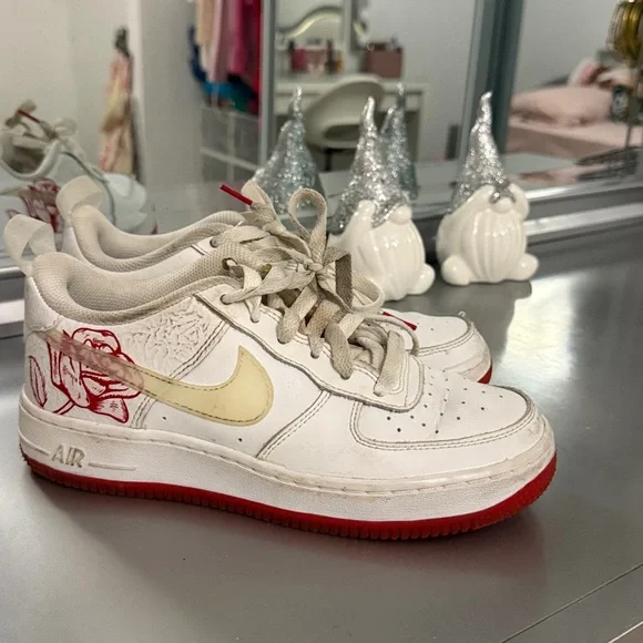 Nike Kids Shoes White and Red with Floral Design - Picture 2 of 3